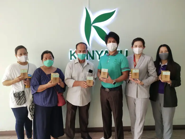 นายภูรพัฒน์ หาญไกรพงศ์ รองประธาน บ. เคนยา...