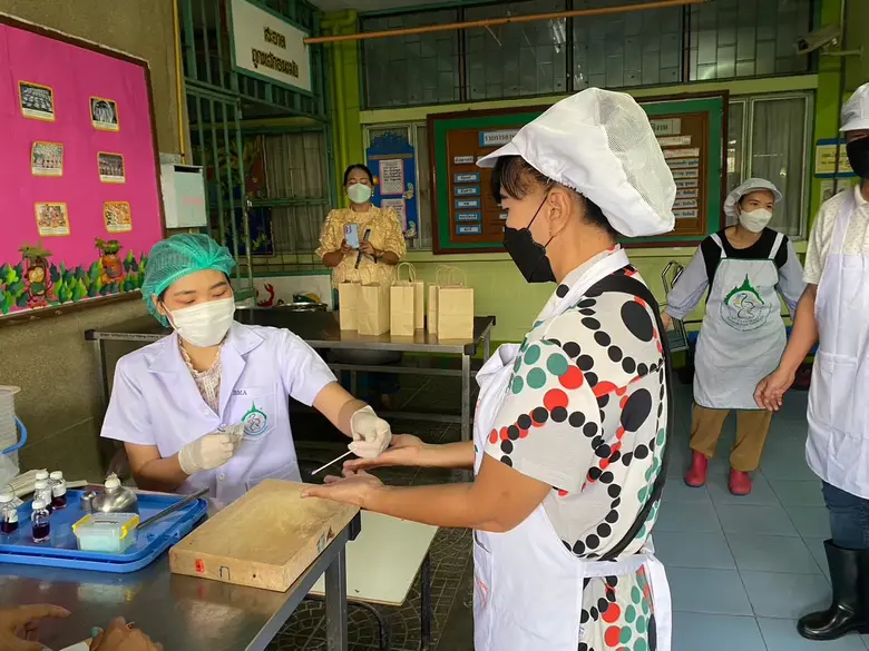 กทม.กวดขันกำชับผู้ค้าหน้า รร.ปฏิบัติตามหลักสุขาภิบาลอาหาร-แนะหลัก"สุก ร้อน สะอาด"ลดความเสี่ยงอาหารเป็นพิษ