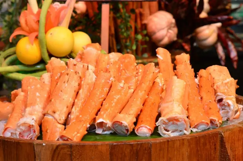 "ขาปูอลาสก้าปะทะฟัวกราส์" ที่ดิเอมเมอรัลด์ ค็อฟฟี่ช็อพ