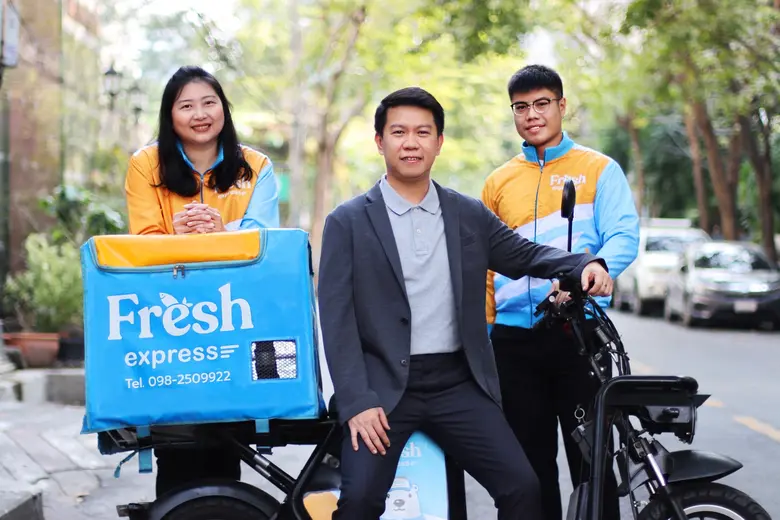 นายชัชวาลย์ อิ่มบัญชร กรรมการผู้จัดการ บร...