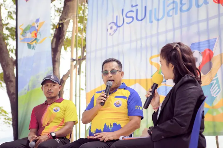 โครงการ "ปรับ เปลี่ยน ปลุก ปั้น" ปีที่ 1 จัดกิจกรรมส่งท้าย ส่งอดีตทีมชาติแนะเทคนิคการเล่นฟุตบอลชายหาด ที่ รร.บ้านเกาะบูโหลน จ.สตูล