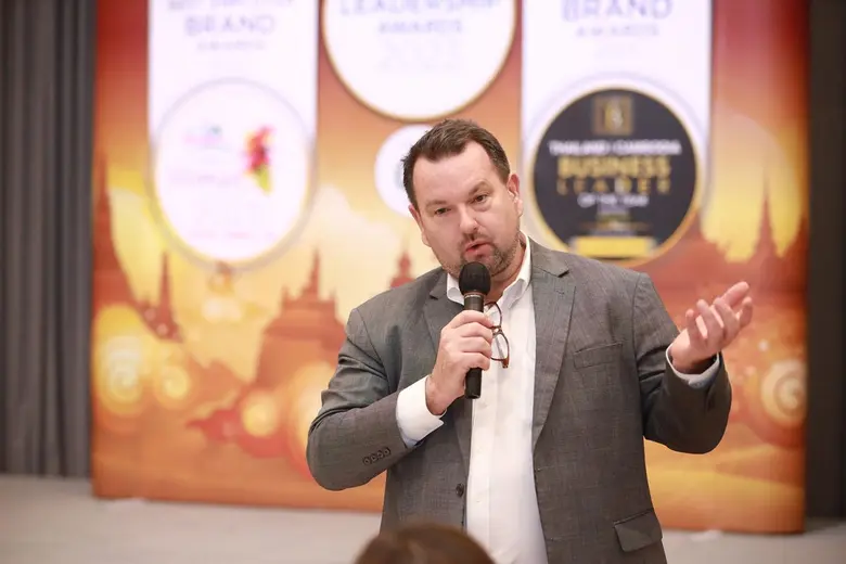 มร.แกรี่ เมอร์เรย์ ประธานเจ้าหน้าที่บริหา...