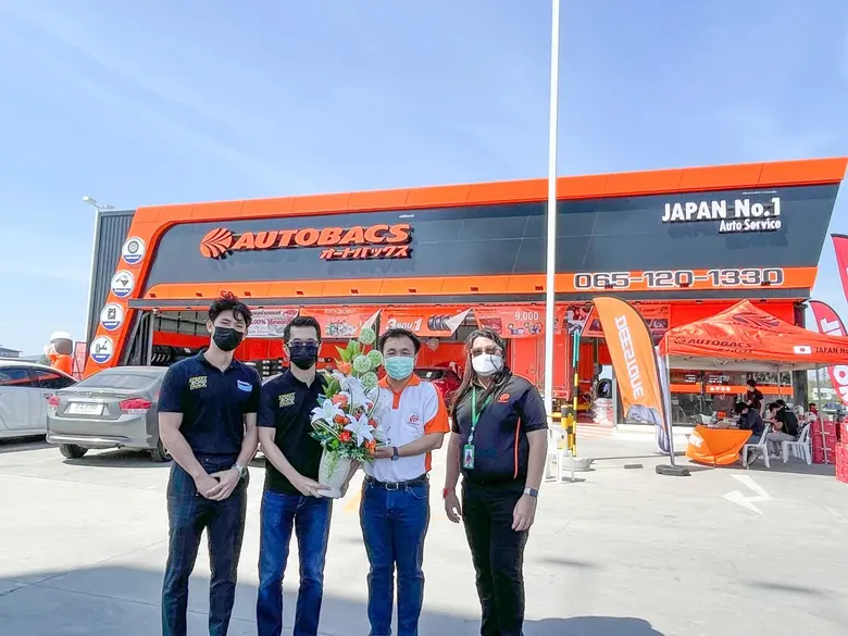 นายฉัตรชัย จันทร์ส่องศรี (คนที่ 3 จากซ้าย...