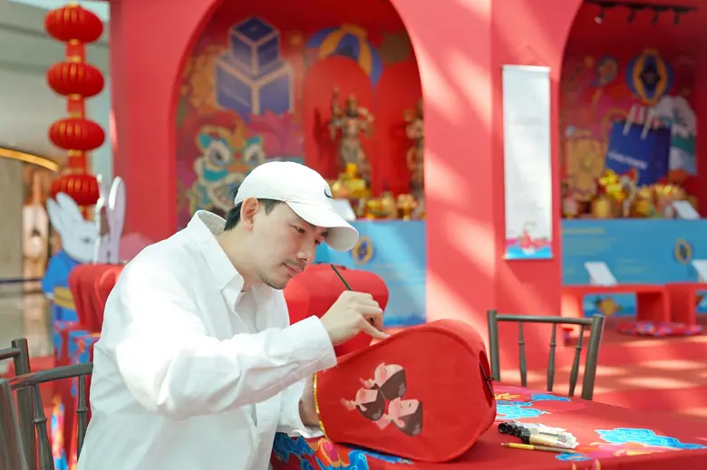 คิง เพาเวอร์ รางน้ำ ชวนเสริมมงคลตรุษจีนรับปีกระต่าย