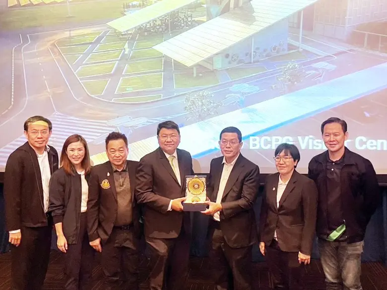 นายกิตติพงศ์ ลิ่มสุวรรณโรจน์ (ที่ 3 จากขว...