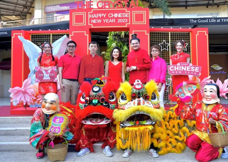 ภานวิต เอี่ยมสกุลรัตน์ (ที่4จากซ้าย) ประธ...