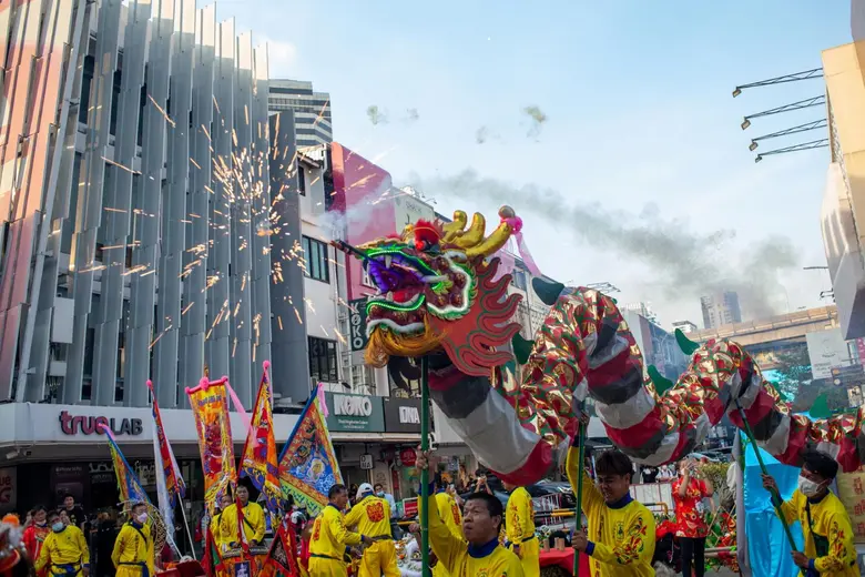 สีสันเฉลิมฉลองเทศกาลตรุษจีนรับปีใหม่จีนคึ...