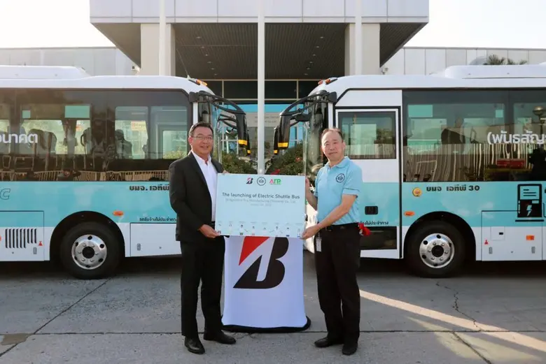 นายปิยะ เตชากูล กรรมการผู้จัดการ บริษัท เ...