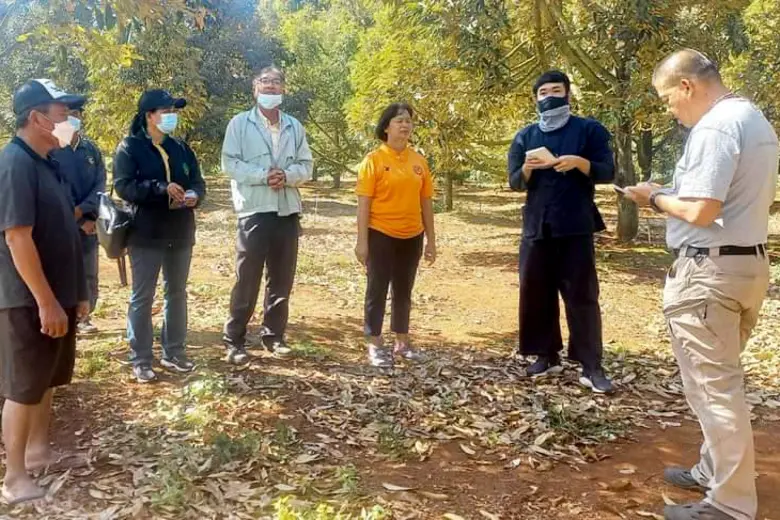 อธิบดีกรมวิชาการเกษตรสั่งศูนย์วิจัยพืชสวนศรีสะเกษ ให้คำแนะนำเกษตรกรดูแลไม้ผลหลังน้ำลด