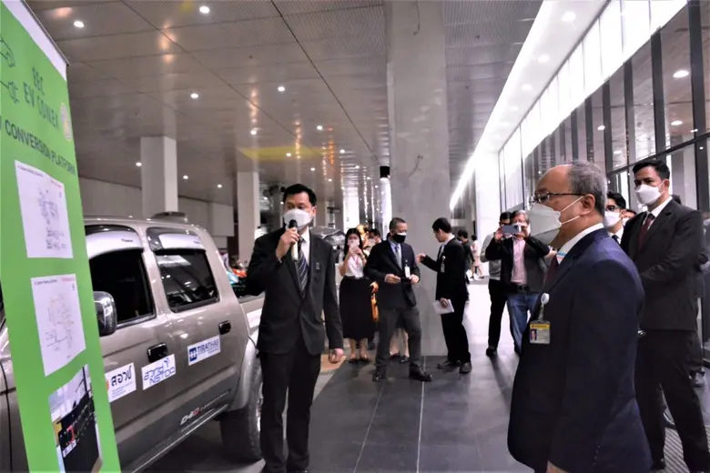 อว. ยกทัพยานยนต์ไฟฟ้าดัดแปลง (EV Conversion) ร่วมแสดงผลงานสนับสนุนกรรมาธิการความมั่นคงแห่งรัฐฯ สภาผู้แทนราษฎร ชี้ผู้ประกอบการไทยมีศักยภาพ ควรได้รับการส่งเสริมสู่การผลิตเชิงอุตสาหกรรม