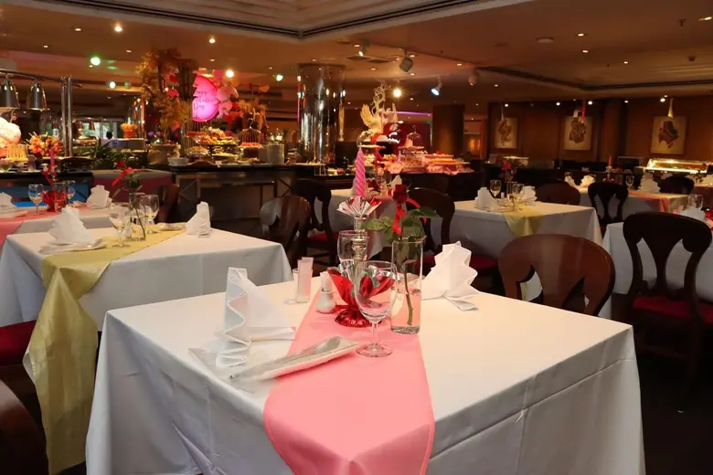 "ฉลองวาเลนไทน์" ที่โรงแรม ดิ เอมเมอรัลด์