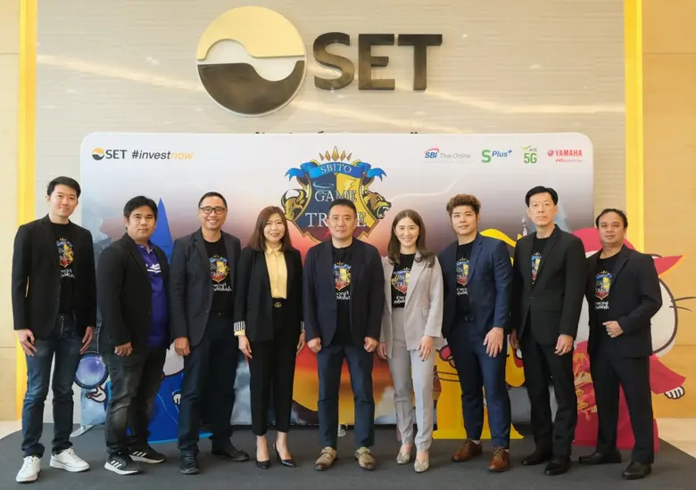 มร.คาซึนาริ โอกาวะ (กลาง) ประธานเจ้าหน้าท...