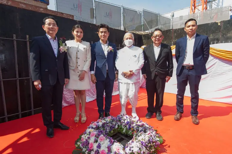 ดร.สาธิต พุทธชัยยงค์ ประธานกรรมการ, คุณกิ...