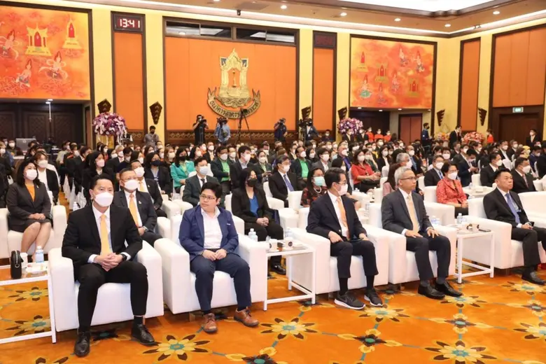 นายฉัตรชัย ศิริไล กรรมการผู้จัดการ ธนาคาร...