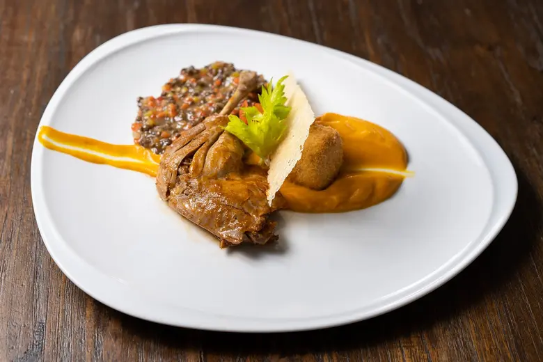 เฉลิมฉลองเทศกาลแห่งความรักริมชายหาด ที่โรงแรมดุสิตธานี กระบี่ บีช รีสอร์ท