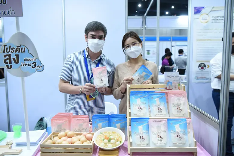 วช. ชู นวัตกรรมเส้นโปรตีนไข่ขาว พร้อมรับประทาน ไร้แป้ง ไร้ไขมัน ผ่านการฆ่าเชื้อด้วยรีทอร์ท รับรางวัลการวิจัยแห่งชาติ ปี 2566 ในงานวันนักประดิษฐ์