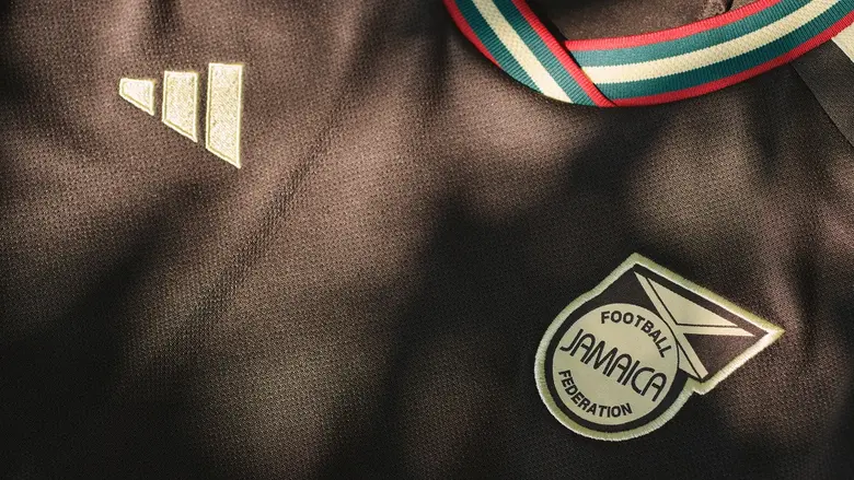 อาดิดาส จับมือ สหพันธ์ฟุตบอลจาเมกา เปิดตัวเสื้อทีมชาติรุ่นใหม่ จากผลงานดีไซน์ของ Wales Banner แบรนด์แฟชั่นระดับโลก