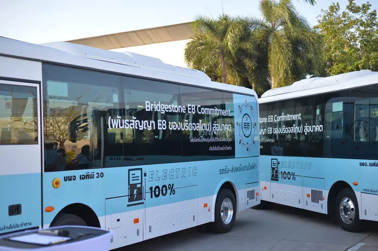 บริดจสโตนหนุนสร้างสังคมแห่งความเป็นกลางทางคาร์บอน นำร่องใช้รถมินิบัสไฟฟ้าบริการรับ-ส่งพนักงานในนิคมอมตะซิตี้ ชลบุรี