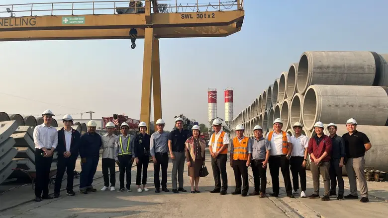 คุณชวลิต ถนอมถิ่น ประธานเจ้าหน้าที่บริหาร...