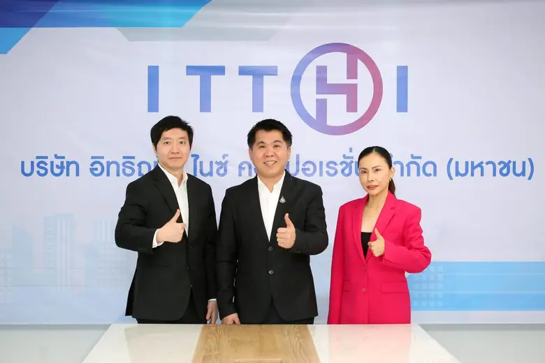 นายธนเสฏฐ์ อัครบุญญาพัฒน์ (กลาง) ประธานเจ...