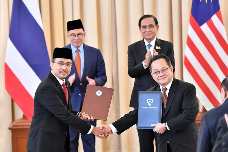 พลเอก ประยุทธ์ จันทร์โอชา นายกรัฐมนตรีและ...