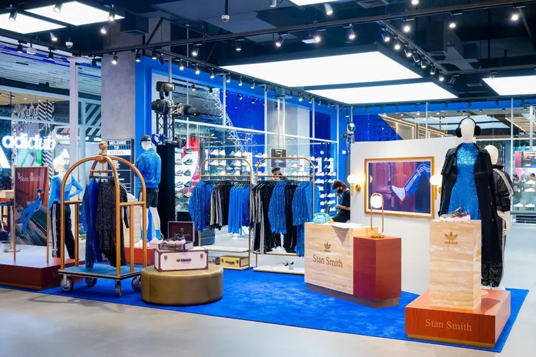 อาดิดาส อัพเลเวล เอาใจนักช้อปเต็มพิกัด เปิดตัว "อาดิดาส แบรนด์ เซ็นเตอร์ เซ็นทรัลเวิลด์" โฉมใหม่ใหญ่ที่สุดในเอเชีย-แปซิฟิก!