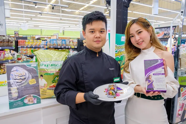 ข้าวมาบุญครอง ตรึงราคาข้าวถุงสวนกระแสราคาต้นทุน เพื่อช่วยลดค่าครองชีพให้ผู้บริโภค พร้อมจัดโปรโมชันข้าวเพื่อสุขภาพ ผลักดันการบริโภค เพื่อสร้างสุขภาพที่ดีให้คนไทย