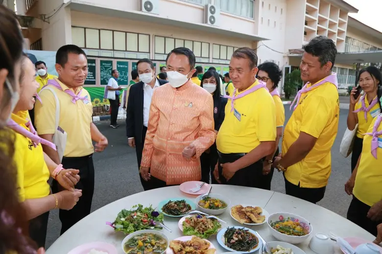 อธิบดีกรมโยธาฯ ตรวจเยี่ยมให้กำลังใจผู้เข้าอบรม "โครงการอำเภอบำบัดทุกข์ บำรุงสุข แบบบูรณาการอย่างยั่งยืน" จังหวัดอุบลราชธานี ตามนโยบายกระทรวงมหาดไทย
