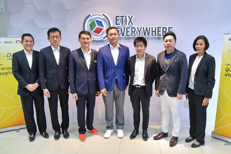 ดร.จักกนิตต์ คณานุรักษ์ (ที่4จากซ้าย) ผู้...