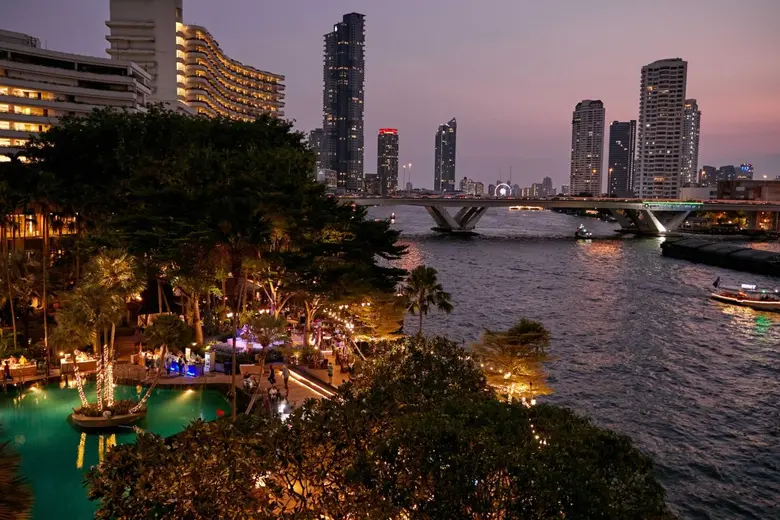 เพลิดเพลินไปกับหลากหลายซุ้มอาหารรสเด็ดจาก...