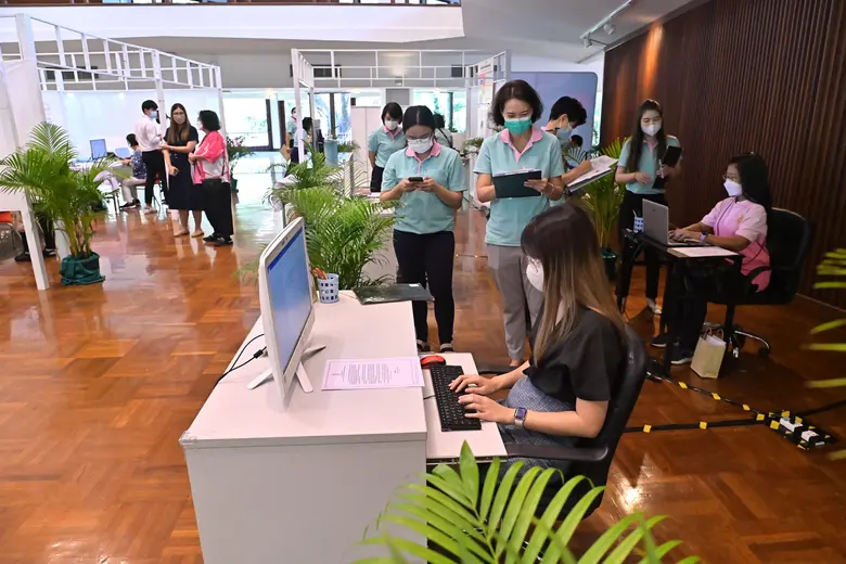 SHECU ร่วมจัดงาน "รักกาย รักใจ" ส่งเสริมสุขภาวะประชาคม จุฬาฯ พร้อมพัฒนาหลักสูตรโรคจากการทำงานและวางมาตรฐานความปลอดภัยในสำนักงาน