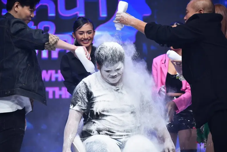 รายการ "รู้หน้า ไม่รู้ใคร Who's That?" เส...