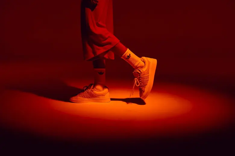 อาดิดาส ออริจินอลส์ จับมือ แบด บันนี่ (Bad Bunny) เผยโฉม CAMPUS LIGHT ถ่ายทอดโมเดลคลาสสิกผ่านการเดินทางสู่หมู่ดาวจักราศี