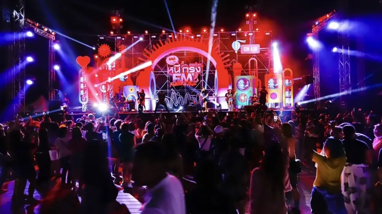 "มาม่า" เปิดสถานีความสุขมาพร้อมความสนุกสไตล์ชาว Y2K กับ คอนเสิร์ต "มาม่า Presents กาลครั้งหก หนีกรุง FM Festival of Music"