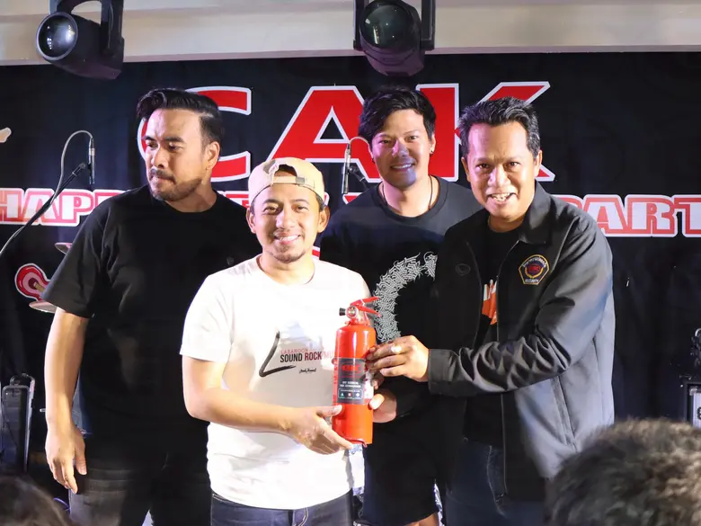 นายโชคชัย สงสม กรรมการผู้จัดการ บริษัท ซี...