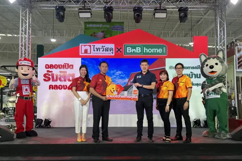 นายสาธิต สุดบรรทัด (ที่ 2 จากซ้าย) ประธาน...