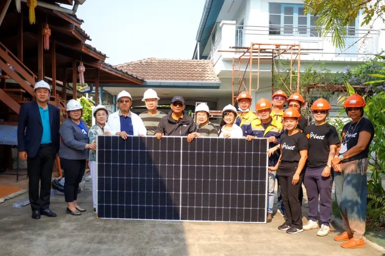 ผศ. ดร. พูนศักดิ์ บุญสาลี (ที่ 4 จากซ้าย)...