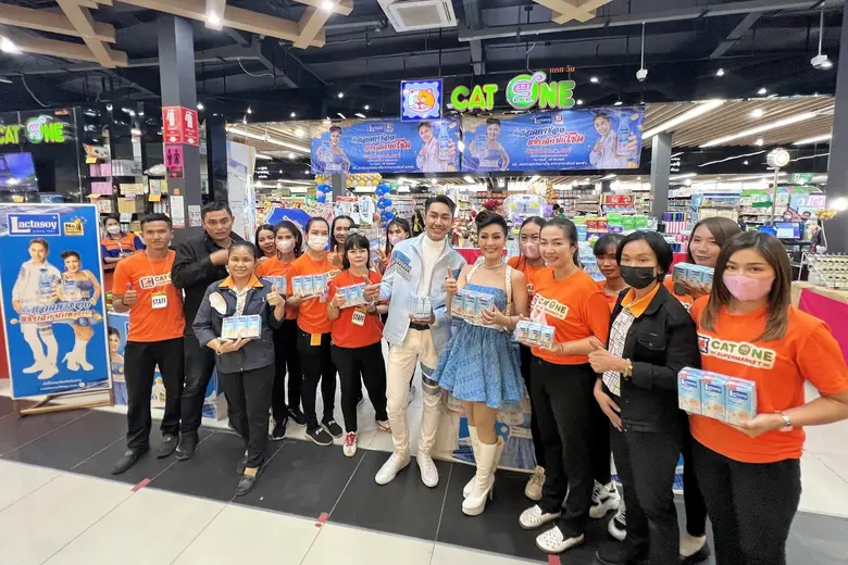 แลคตาซอย "ตรี ชัยณรงค์ - หญิงลี" นำทีมออนทัวร์พื้นที่อีสาน สร้างความสนุกสนานพร้อมมอบโชคกับกิจกรรม แซ่บคัก มักโชค สัญจร