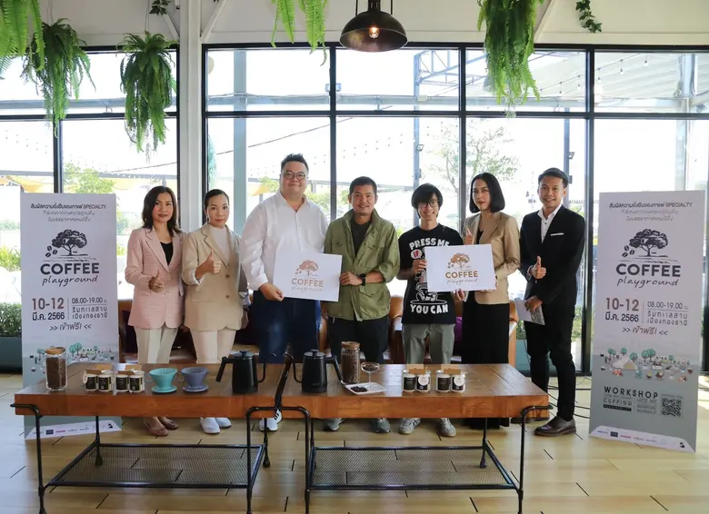 นายธนวัฒน์ ชยุตดิษย์กุล (ที่ 3 จากซ้าย) ผ...