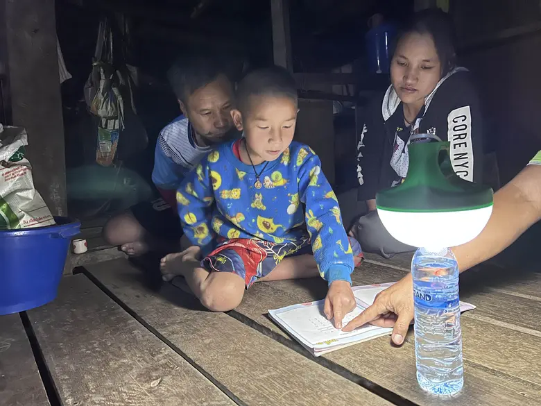 ชไนเดอร์ อิเล็คทริค มอบโคมไฟโมบิยาสานต่อเจตนารมณ์ พลังงานเพื่อชีวิต