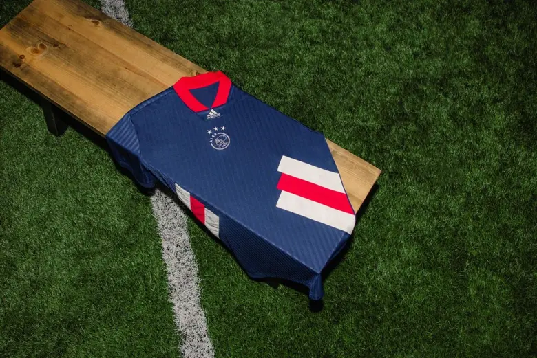 อาดิดาส เผยโฉมชุดฟุตบอลคอลเลกชัน ICONS พร้อมพาแฟนสโมสรย้อนวันวานยุค 90's