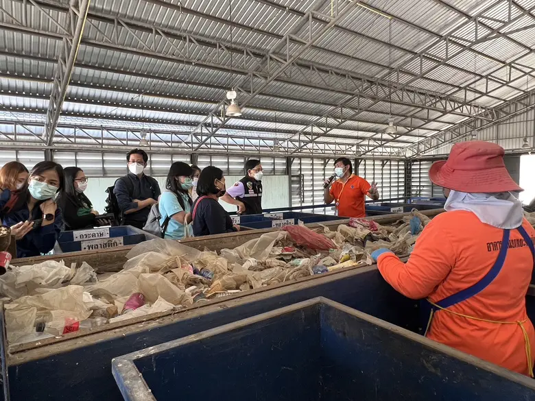 วว. ต้อนรับคณะศึกษาดูงานจากกรมควบคุมมลพิษ และสำนักงานสิ่งแวดล้อมและควบคุมมลพิษที่ 7 ในโอกาสเยี่ยมชมเทคโนโลยีการจัดการขยะชุมชน ณ อาคารคัดแยกขยะตำบลตาลเดี่ยว อำเภอแก่งคอย จังหวัดสระบุรี