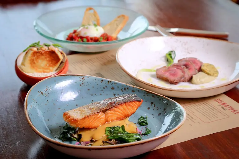 ห้องอาหารอูโนมาส ชั้น 54 โรงแรมเซ็นทาราแก...