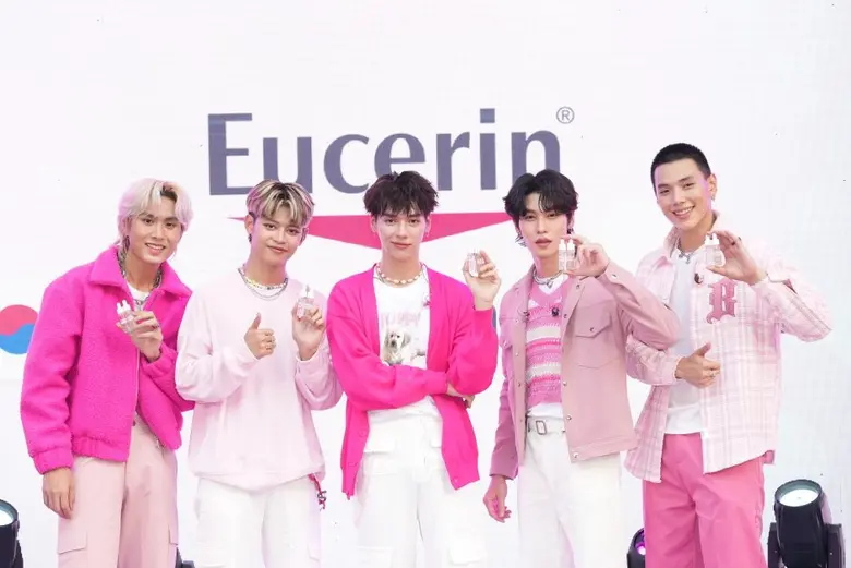 ยูเซอริน ชวนคุณมาบูสต์ผิวโกลว์ใส ฉ่ำวาวสไตล์สาวเกาหลีด้วย K-Derma innovation สกินแคร์ซีรีส์ล่าสุด ผิวสวยสุขภาพดีใน 7 วัน*