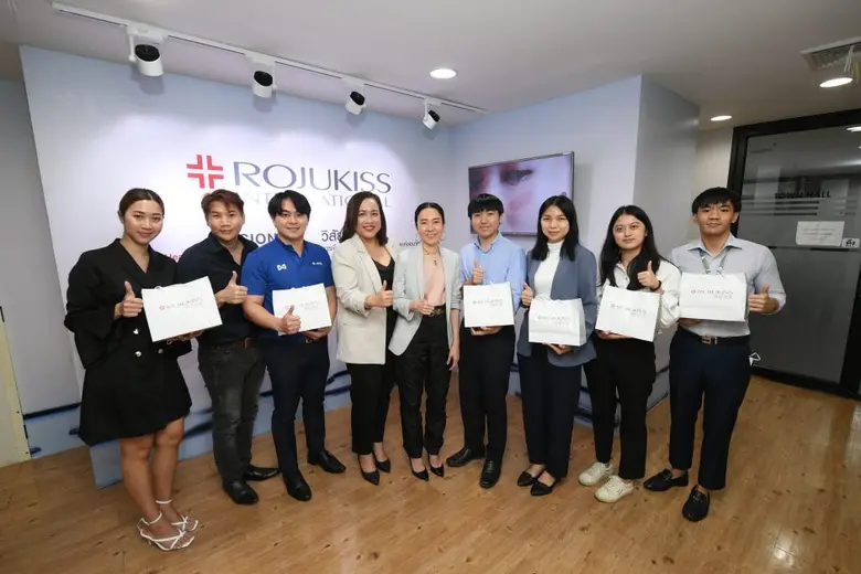 นางวรวรรณ ไชยกำเนิด (ที่ 5 จากขวา) ประธาน...