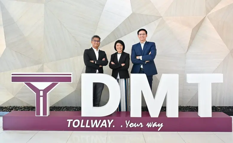 คุณบงกชรัตน์ ตั้งชูกุล (ที่ 2) รองกรรมการ...