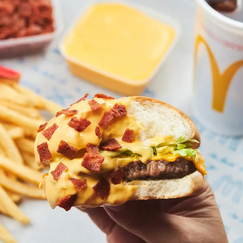 กลับมาอีกครั้งกับเมนูสุดฮิต "ชีสซี่ เบคอน ดังก์" ดับเบิ้ลความฟินยิ่งขึ้น กับ ชีสล้น และ เบคอนกรุบ