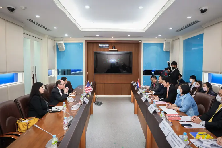 'ปลัดแรงงาน' หารือ ที่ปรึกษาฯ สถานทูตสหรัฐ กระชับความร่วมมือมุ่งขจัดการค้ามนุษย์ด้านแรงงาน ยกระดับไทยสู่เทียร์ 1