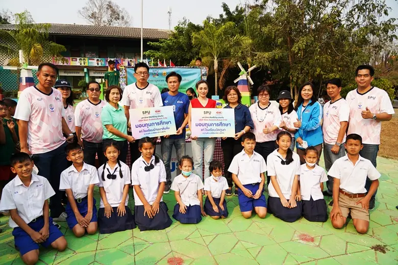 กลุ่มงานกิจการนักศึกษา SRIPATUM USR จิตอาสาไหลความดี มอบทุนการศึกษาและอุปกรณ์การกีฬา สู่เยาวชน ร.ร.บ้านนาต้นจั่น และ ร.ร. วัดภูนก จ.สุโขทัย