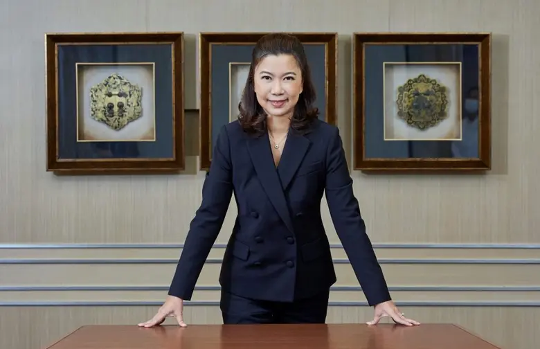 นางสาววีณา ไชยวรรณ กรรมการผู้อำนวยการ บริ...